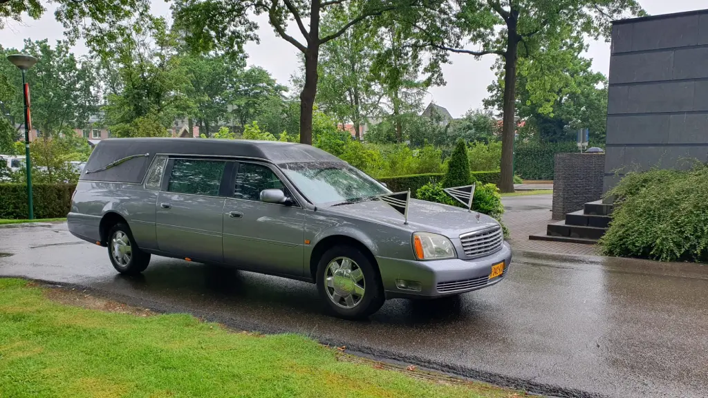 Cadillac grijze rouwauto