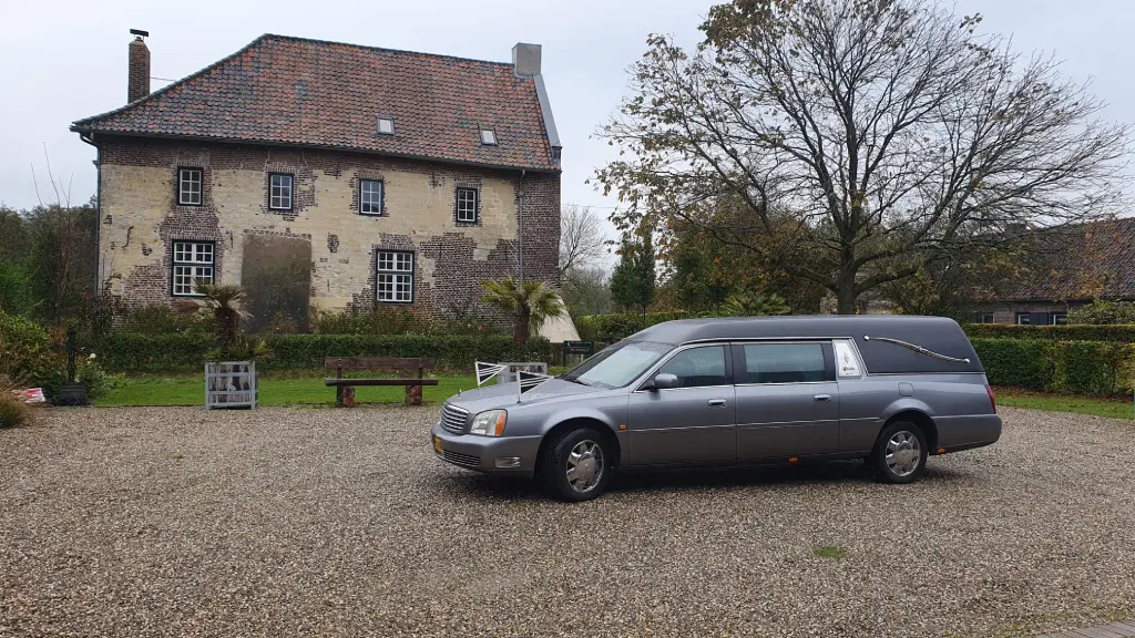 Cadillac grijze rouwauto - foto 3